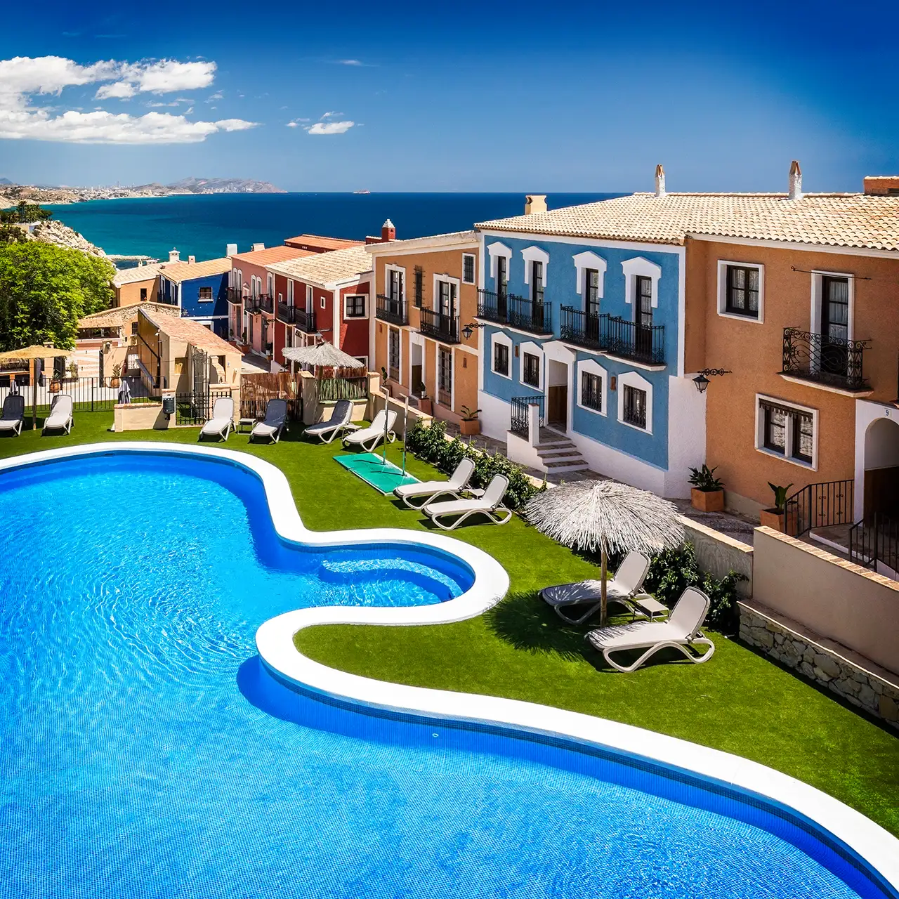 Pool Occidental Pueblo Acantilado