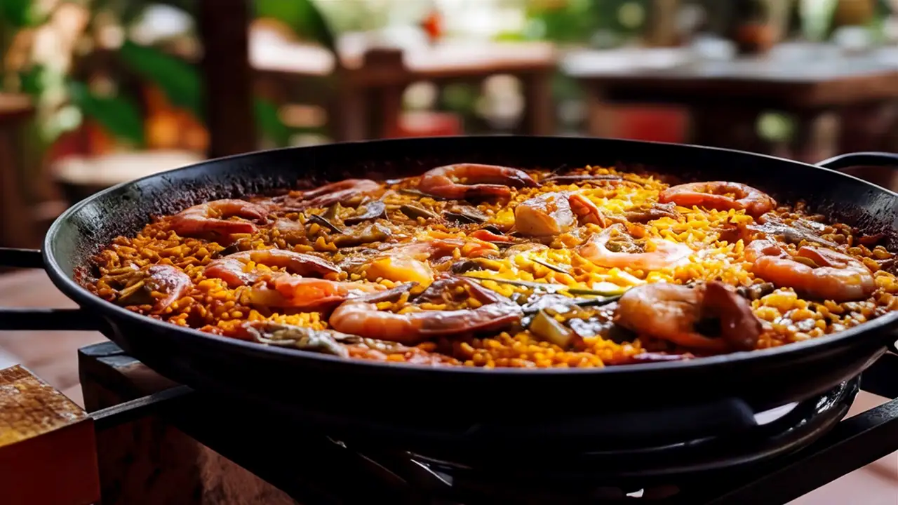 Paella espagnole typique lors de l’événement Expérience Ibérie