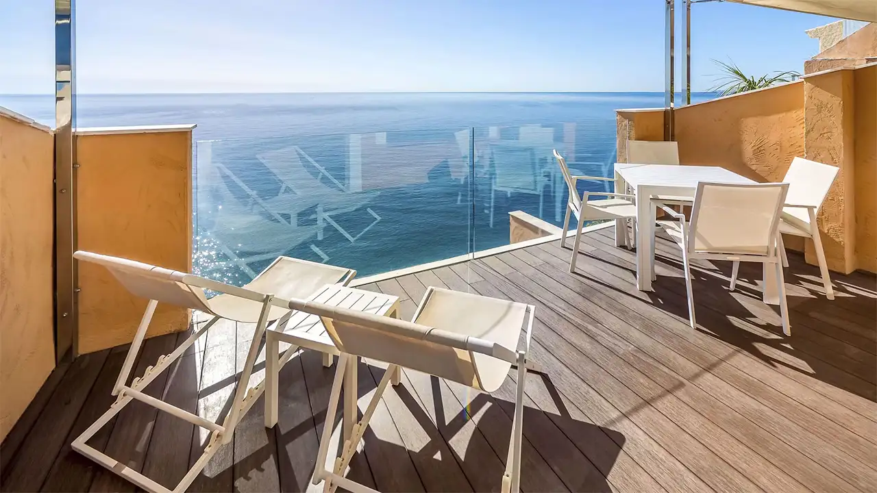 JUNIOR SUITE 3 PERSONS ROOM BUNDLE - Image 9